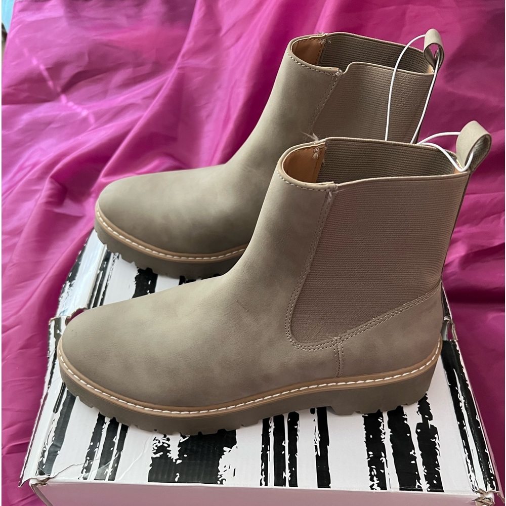 Dolce Vita Chelsea boot